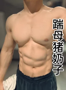 骚母狗开好房让我玩，猛踹奶子